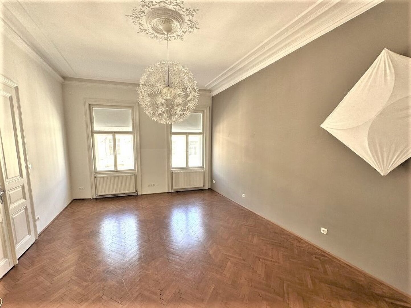 SPIEGELGASSE, GRABEN-Nähe, repräsentative 166 m2 Altbau mit 2 m2 Balkon, Wohnküche, 4 Zimmer, 2 Bäder, Parketten, Flügeltüren SPIEGELGASSE, GRABEN-Nähe, repräsentative 166 m2 Altbau mit 2 m2 Balkon, Wohnküche, 4 Zimmer, 2 Bäder, Parketten, Flügeltüren