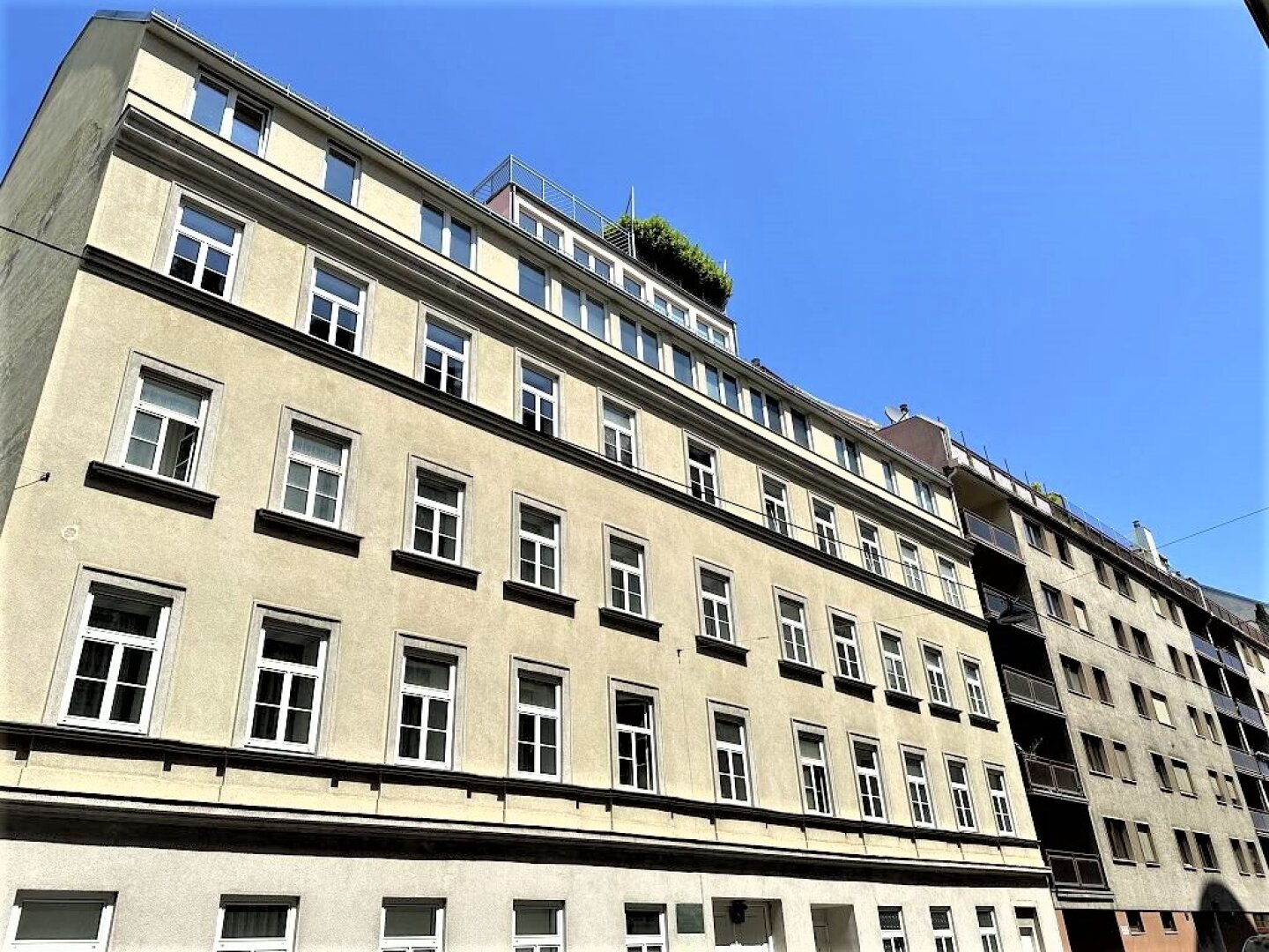 KAROLINENGASSE, Schloss Belvedere-Nähe, 85 m2 Altbau, 3 Zimmer, exclusive Einbauküche, Parketten, Wannenbad/Dusche, noch vermietet