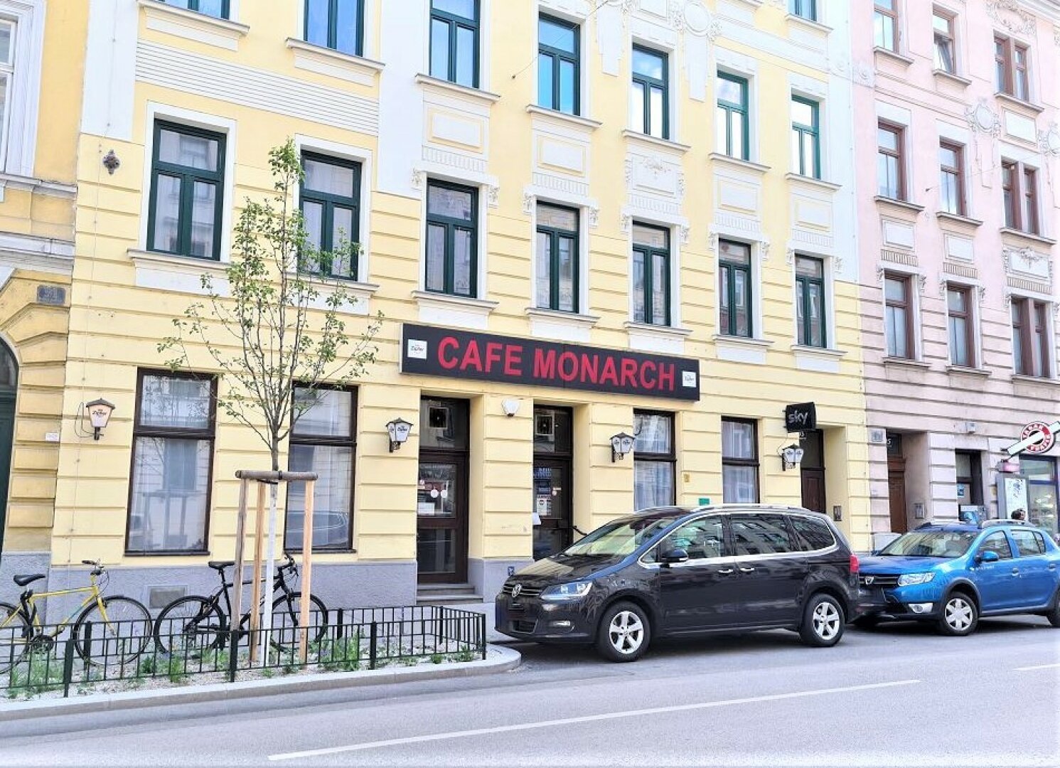 ABLÖSEFREIE BAR ODER CAFE IN GUTER FREQUENZLAGE, 98 m2 Nutzfläche, U4-Schönbrunn-Nähe, teilmöbliert, Sanitäranlagen