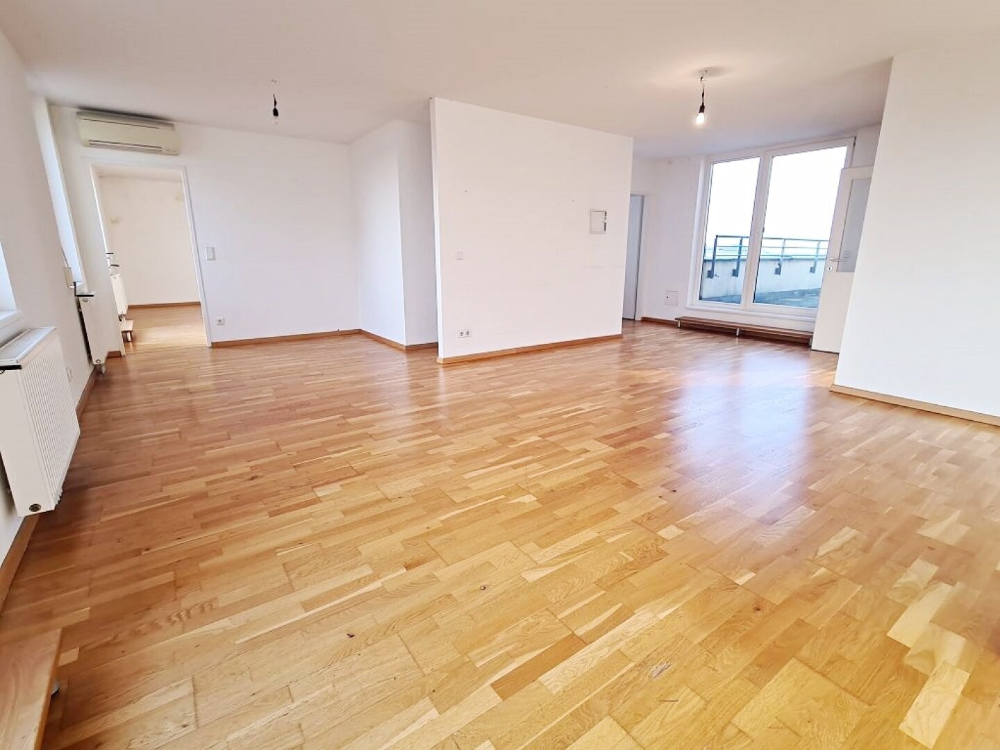 DACHGESCHOSS, UNBEFRISTET, klimatisierte 94 m2 Neubau mit 57 m2 Terrasse, Wohnküche, 2 Zimmer, Wannenbad, Parketten, Holbeingasse DACHGESCHOSS, UNBEFRISTET, klimatisierte 94 m2 Neubau mit 57 m2 Terrasse, Wohnküche, 2 Zimmer, Wannenbad, Parketten, Holbeingasse