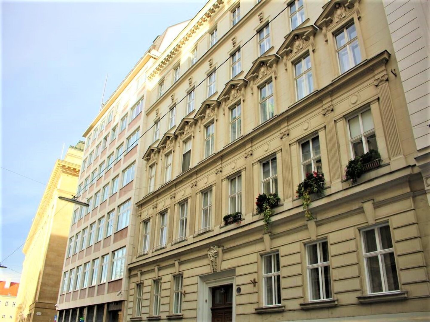 ROOSEVELTPLATZ-NÄHE, topgepflegte 144 m2 Altbau, 4 Zimmer, Wohnküche, 2 Bäder, Parketten, 3. Liftstock, U-Bahn-Nähe ROOSEVELTPLATZ-NÄHE, topgepflegte 144 m2 Altbau, 4 Zimmer, Wohnküche, 2 Bäder, Parketten, 3. Liftstock, U-Bahn-Nähe