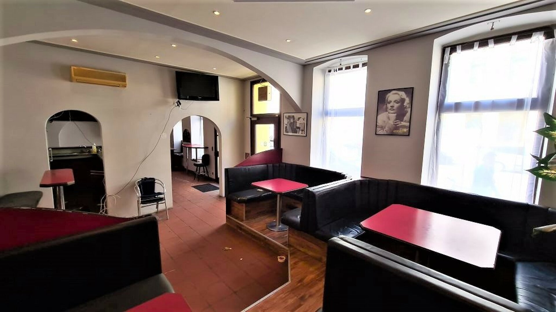 SECHSHAUSER STRASSE, U4-Nähe, straßenseitiges 98 m2 Geschäftslokal – Büro – Atelier, 2 Räume, Nebenraum, Küche, Sanitäranlagen, ablösefrei SECHSHAUSER STRASSE, U4-Nähe, straßenseitiges 98 m2 Geschäftslokal – Büro – Atelier, 2 Räume, Nebenraum, Küche, Sanitäranlagen, ablösefrei