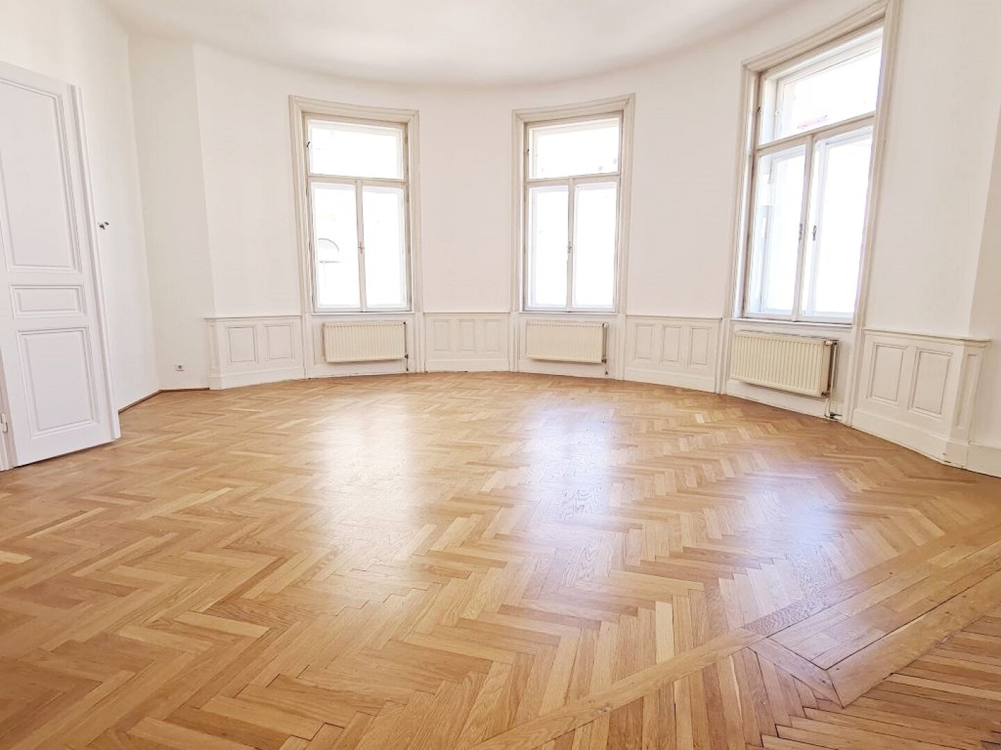 SPITTELBERG, representatives 200 m2 Altbaubüro, Kanzlei oder Praxis, 4 Zimmer, Küche, Flügeltüren, 1. Liftstock, Stiftgasse SPITTELBERG, representatives 200 m2 Altbaubüro, Kanzlei oder Praxis, 4 Zimmer, Küche, Flügeltüren, 1. Liftstock, Stiftgasse