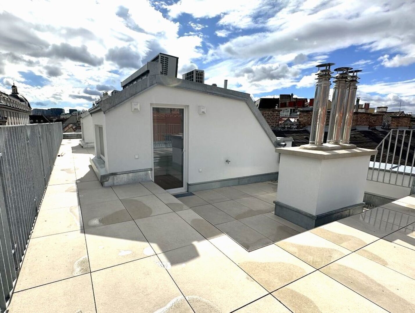 ERSTBEZUG, Salesianergasse, klimatisiertes 91 m2 Dachgeschoss mit 33 m2 Terrasse, Wohnküche, 2 Zimmer, Botschaftsviertel ERSTBEZUG, Salesianergasse, klimatisiertes 91 m2 Dachgeschoss mit 33 m2 Terrasse, Wohnküche, 2 Zimmer, Botschaftsviertel