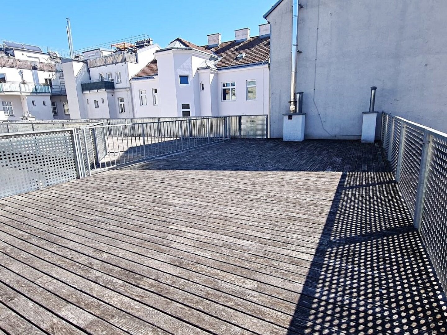 LORYSTRASSE, 61 m2 Neubau mit 80 m2 Terrasse, Wohnküche, 1 Zimmer, Duschbad, Parketten, 1. Liftstock, U3-Nähe