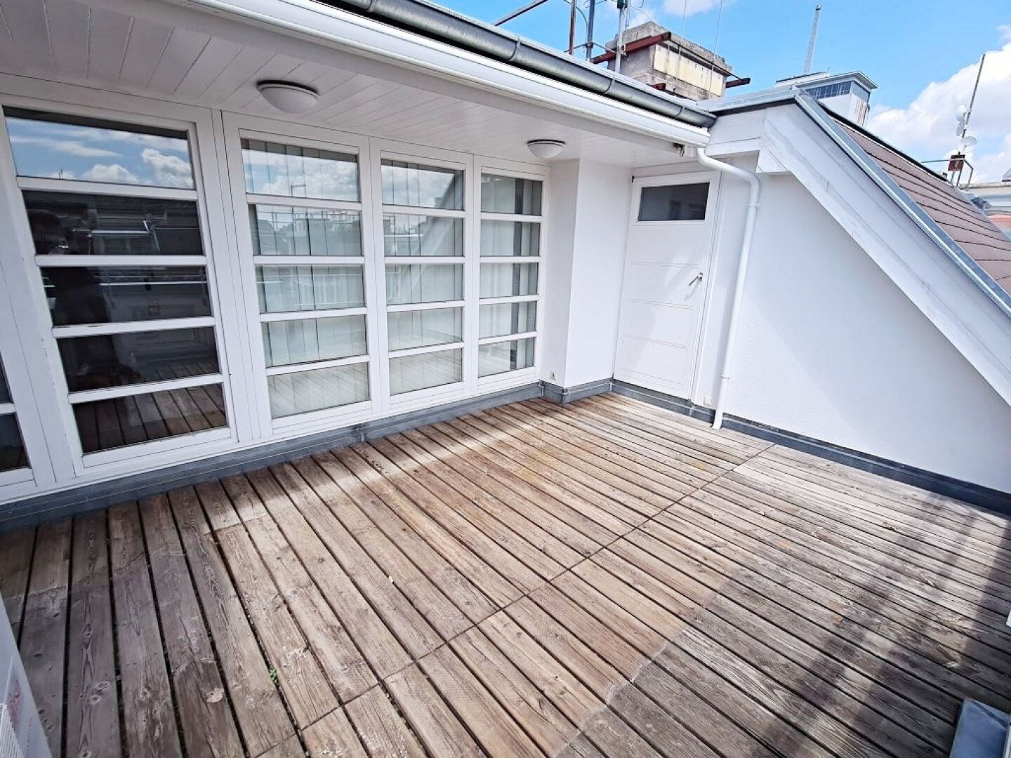 ZELINKAGASSE, DACHGESCHOSS, klimatisierte 157 m2 Maisonette mit 18 m2 Terrasse, 4 Zimmer, Küche, Wintergarten, 2 Bäder, Börse-Nähe