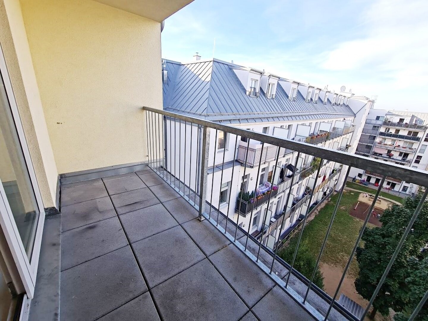 FAMILIENHIT, DACHGESCHOSS, 103 m2 Neubau mit Loggia und Balkon, Wohnküche, 3 Zimmer, Wannenbad, Parketten, Holbeingasse