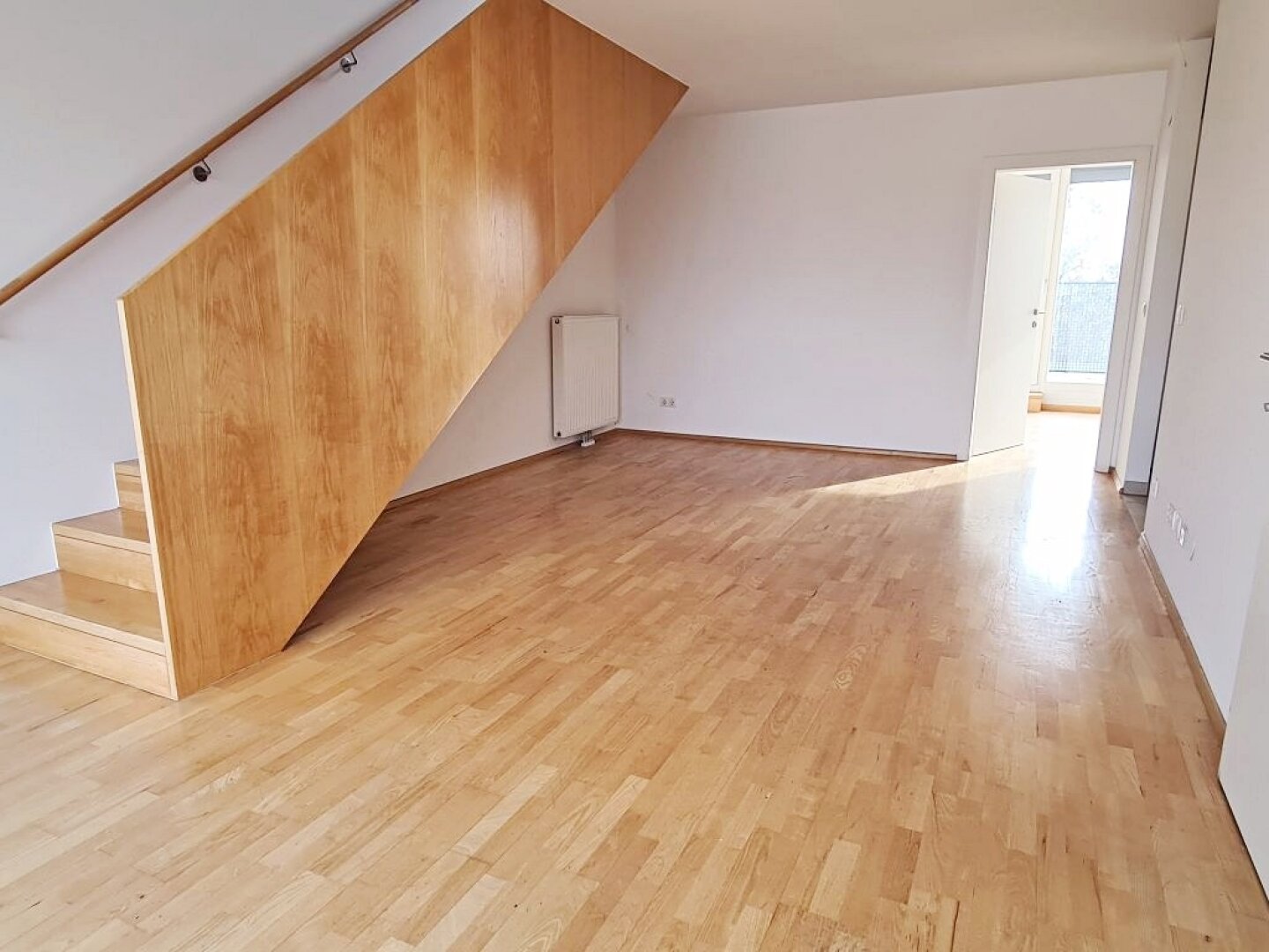 DACHGESCHOSS, INNSTRASSE, 101 m2 Maisonette mit Freiflächen, Wohnküche, 3 Zimmer, Wannenbad, Parketten, Fernblick