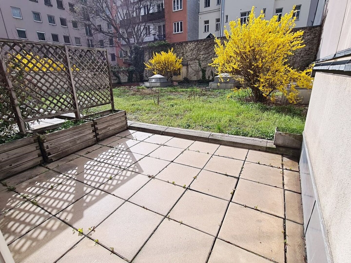 BUCHENGASSE, U1-NÄHE, 46 m2 Neubau mit Terrasse, Einzelwohnraum, Extraküche, Duschbad, Parketten, 1. Liftstock