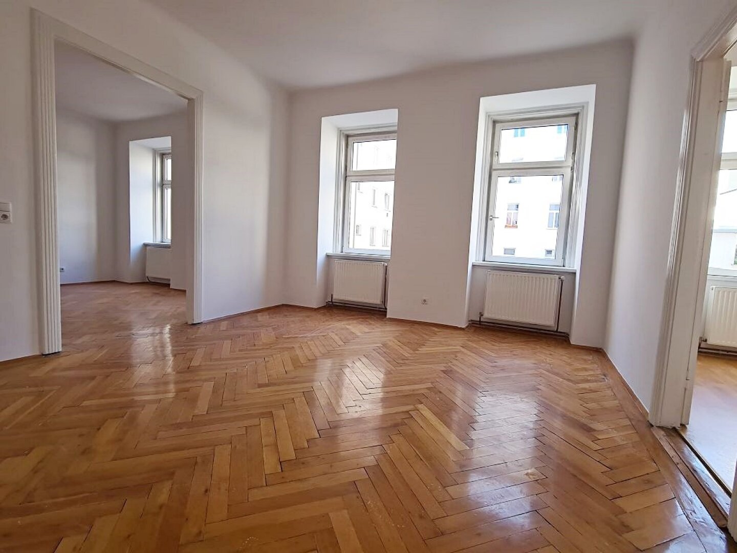 BELVEDERE-NÄHE, sonnige 61 m2 Altbau, 3 Zimmer, Extraküche, Duschbad, Parketten, 2. Liftstock, Keilgasse