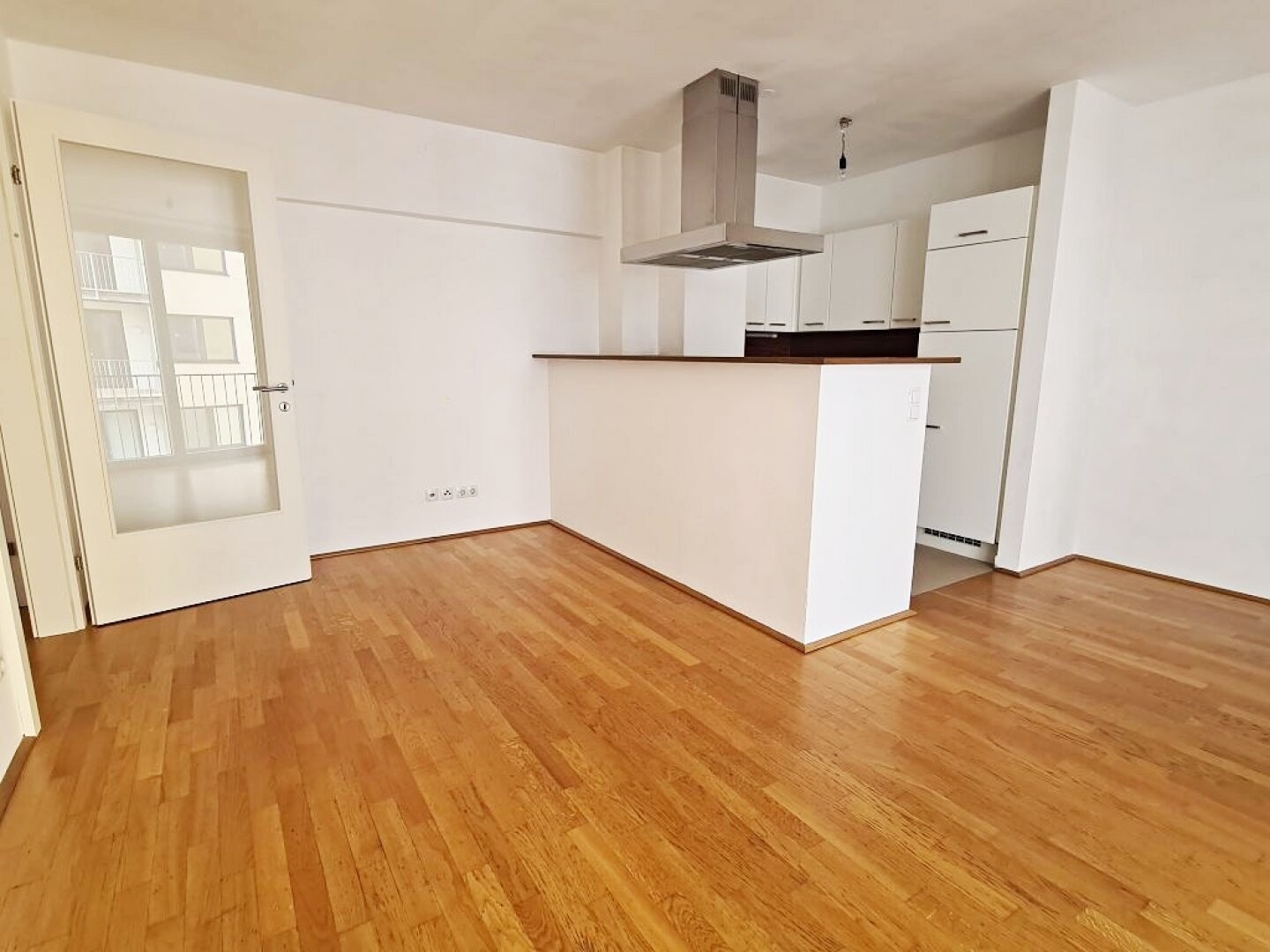 U1-NÄHE, RUHELAGE, 52 m2 Neubau inkl. 8 m2 Loggia, 2 Zimmer, Wannenbad, Parketten, 2. Liftstock, Humboldtgasse