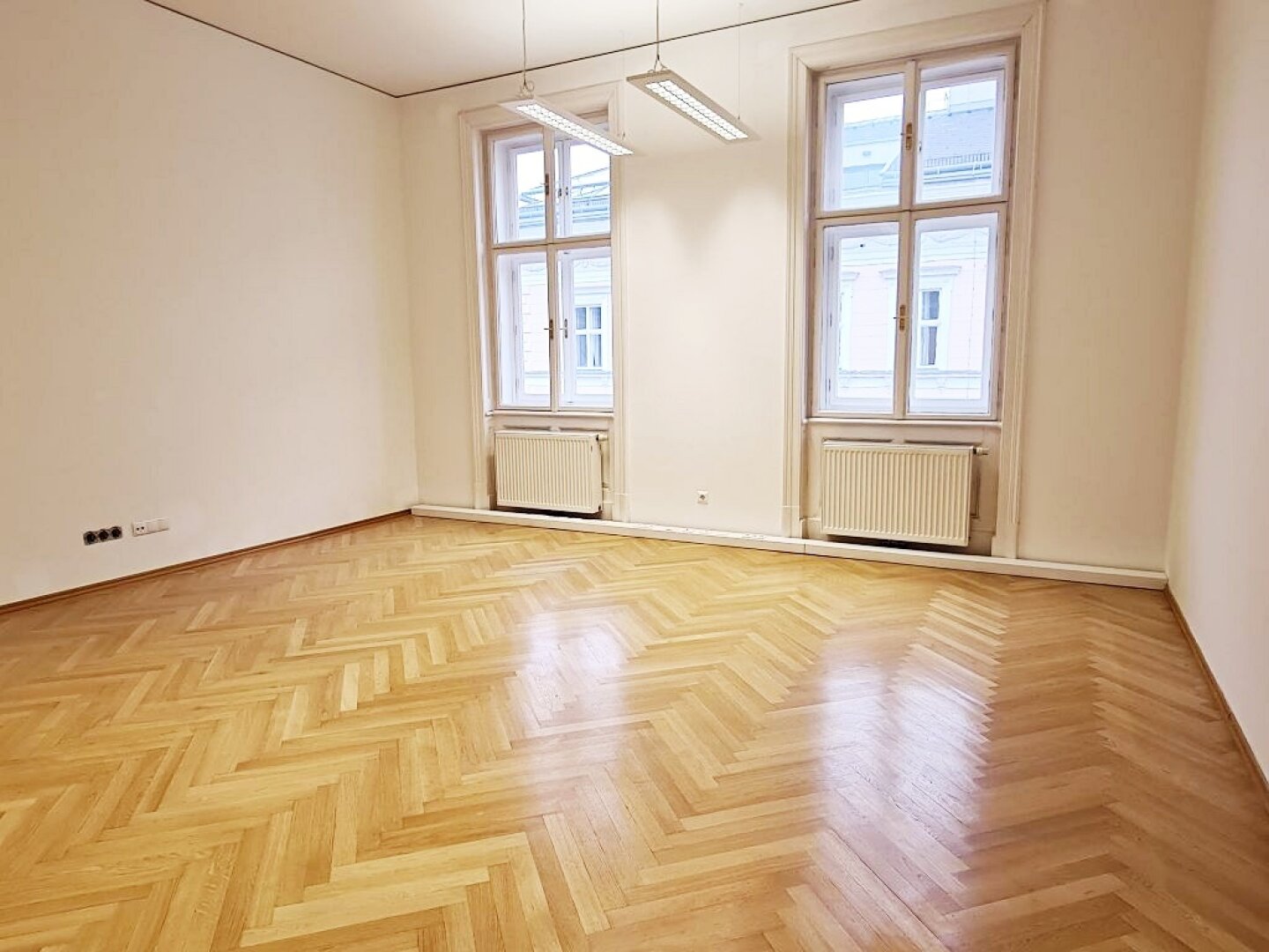 GONZAGAGASSE, representatives 132 m2 Altbaubüro – Kanzlei, 3 Zimmer, Extraküche, 2 Bäder, Parketten, U2/U4-Nähe