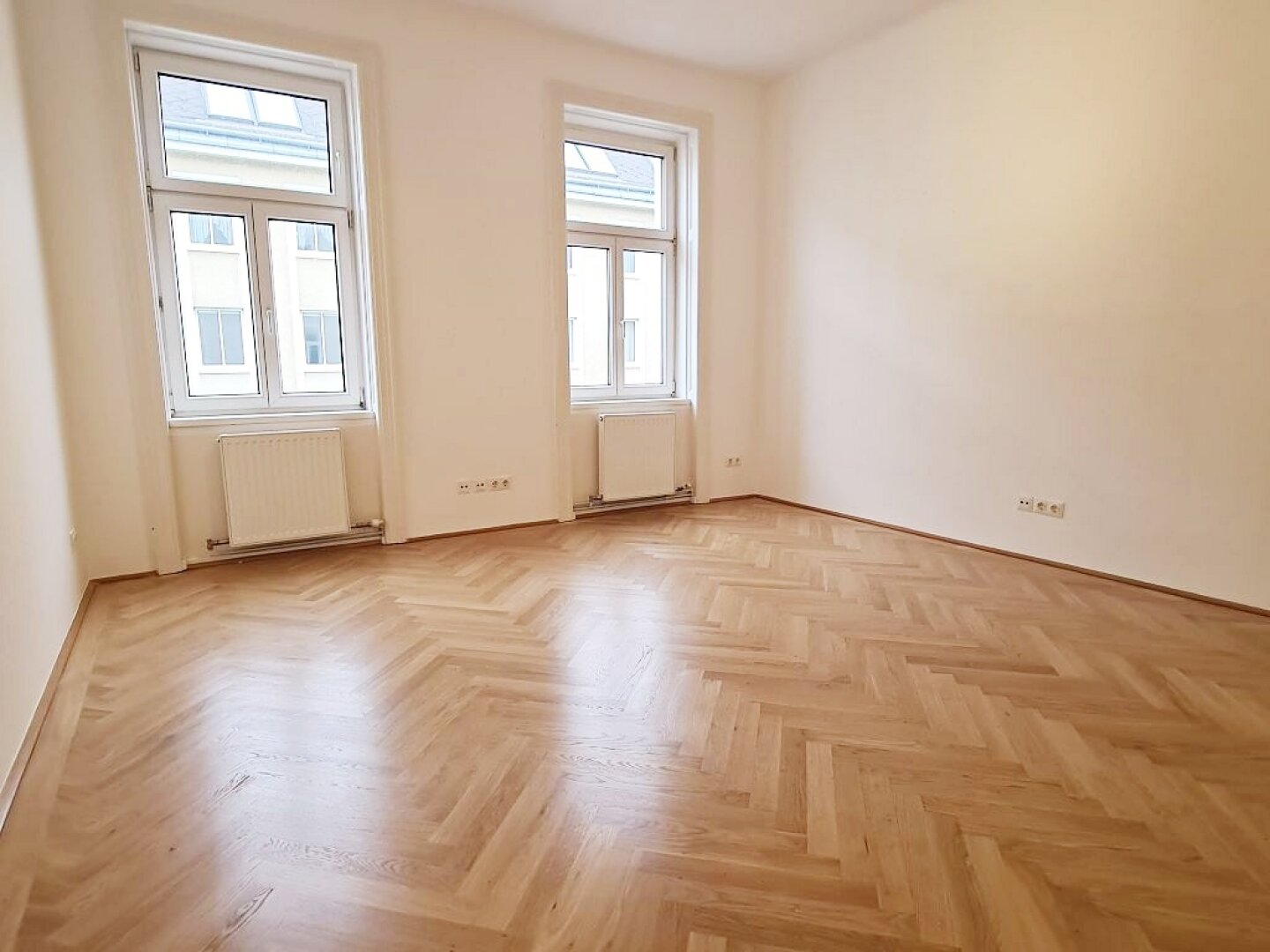 TOPGELEGENHEIT, EIGENHEIM, 82 m2 Altbau, 3 Zimmer, WG-tauglich, Küche, Duschbad, 3. Liftstock, AKH & St. Anna Kinderspital-Nähe